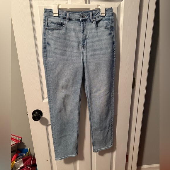 American Eagle Outfitters Denim - Women's American Eagle Mom Straight Jeans Size 8